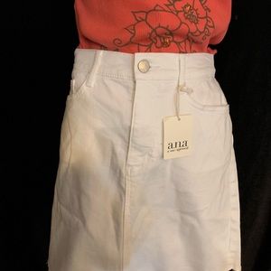 Women’s NWT White Jean Skirt Size 4 a.n.a Brand. Rough Cut Hem
